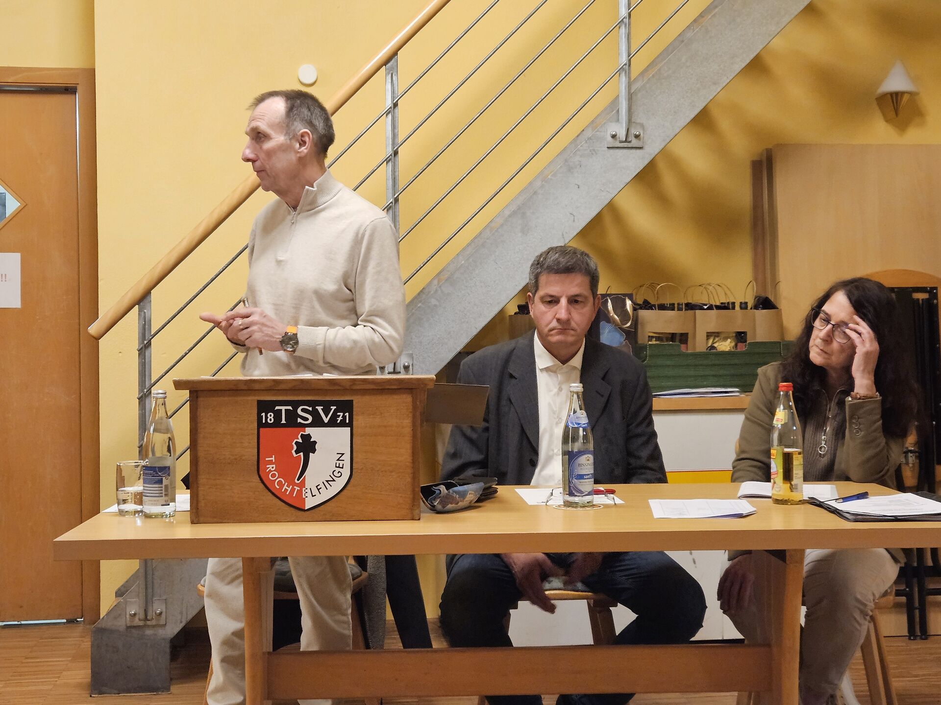 1.Vorstand Bernd Schmid bei der Präsentation seines Tätigkeitsberichtes